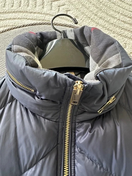 N E W Burberry Navy Puffer Coat with Signature Check Collar - Picture 4 of 6